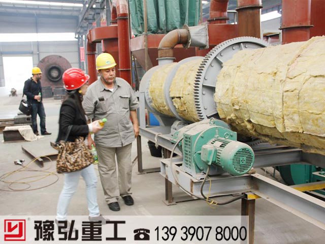 國外客戶參觀泥煤蒸汽干燥設(shè)備 國外客戶參觀泥煤蒸汽干燥設(shè)備